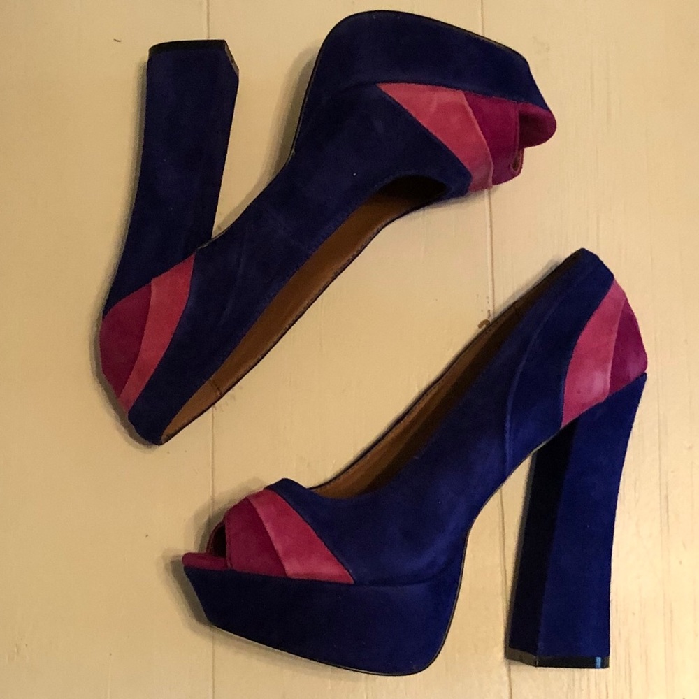 🆕 Steve Madden 70s inspired Gaayle heels ✌🏼